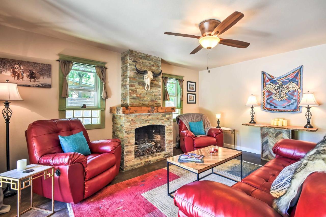 Cozy Home With Media Room Short Walk To Taos Plaza! المظهر الخارجي الصورة