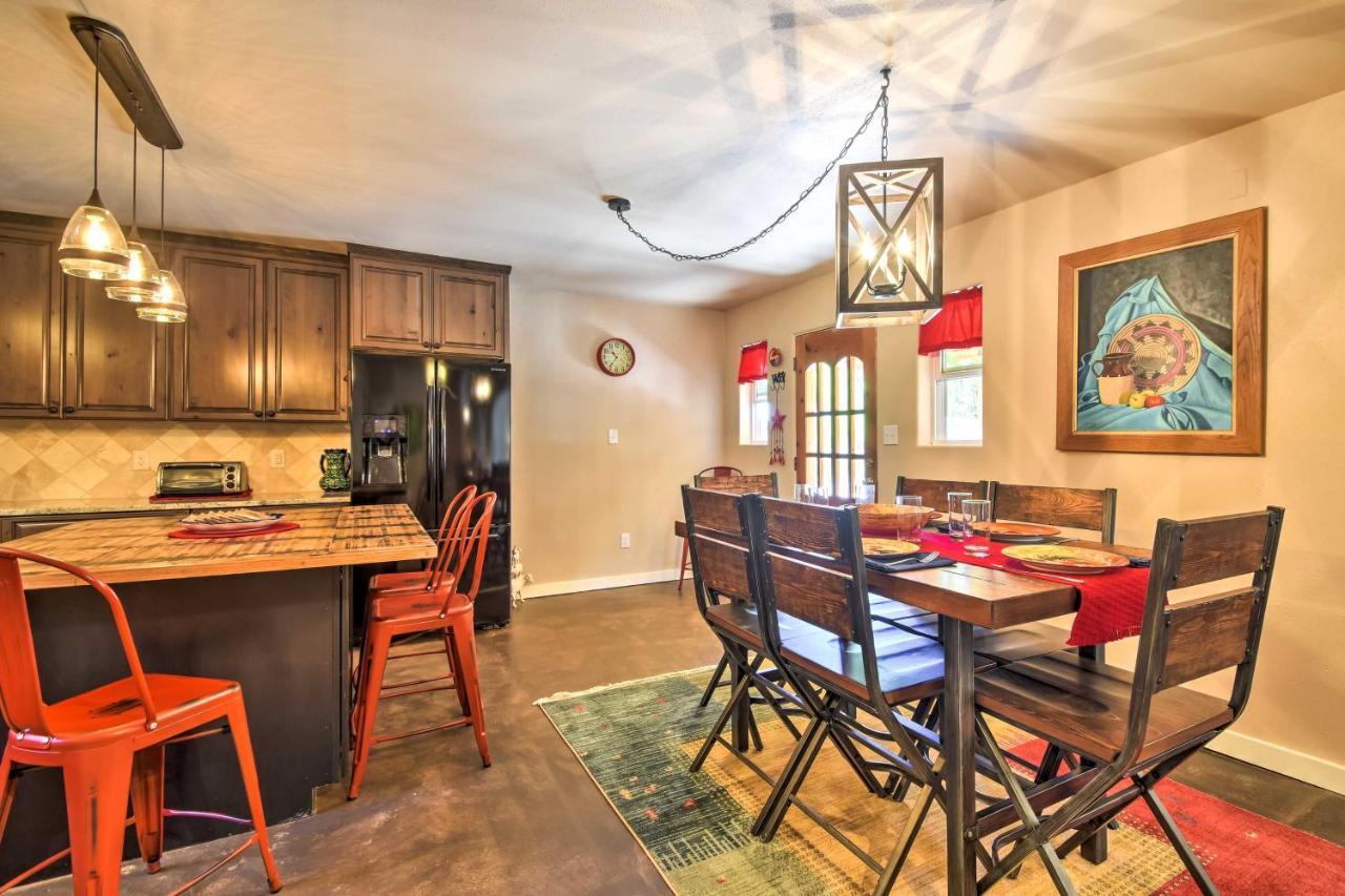 Cozy Home With Media Room Short Walk To Taos Plaza! المظهر الخارجي الصورة