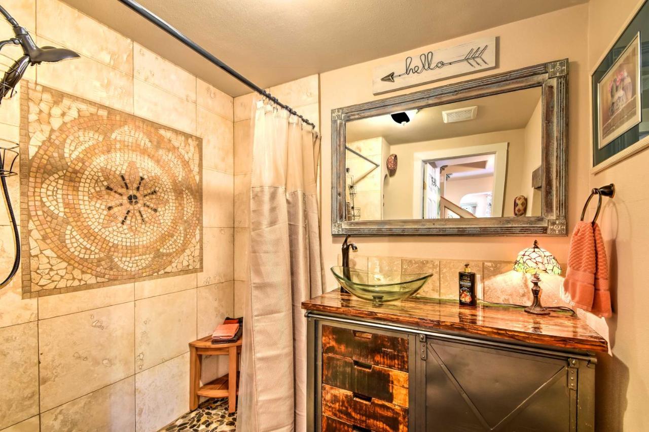Cozy Home With Media Room Short Walk To Taos Plaza! المظهر الخارجي الصورة