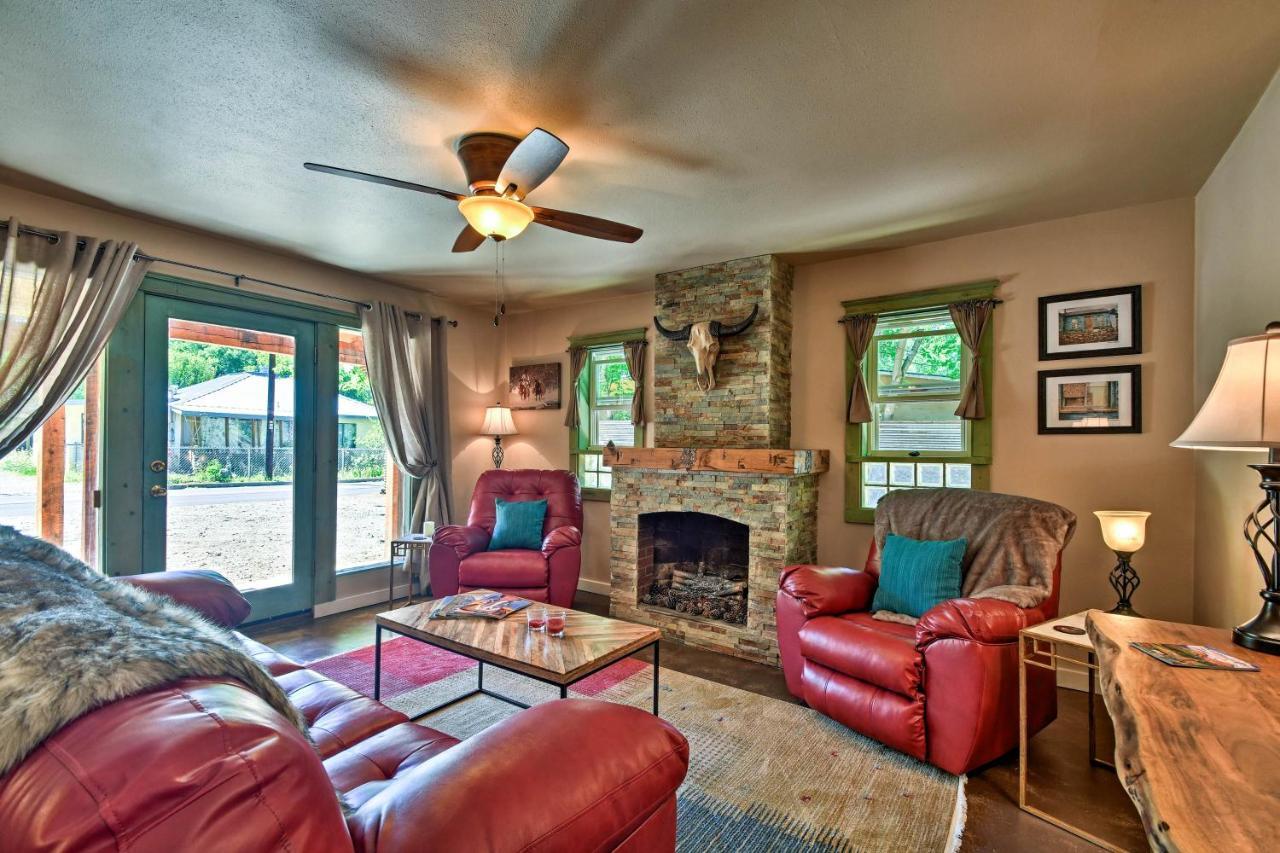 Cozy Home With Media Room Short Walk To Taos Plaza! المظهر الخارجي الصورة